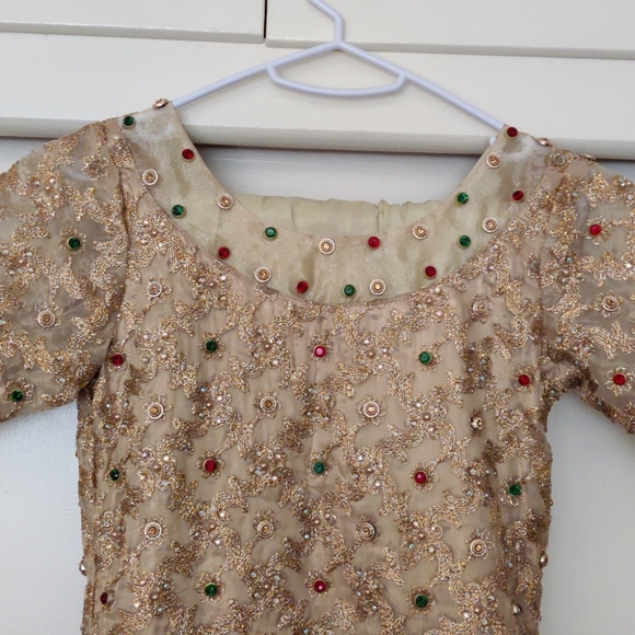 Gold indian Pakistani outfit - Picture 2 of 7